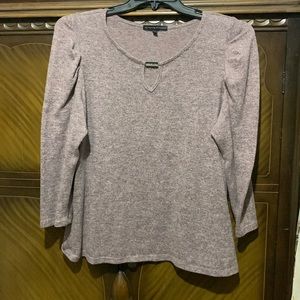 Lavender 3/4 sleeve top with Keyhole great condition. Lightweight